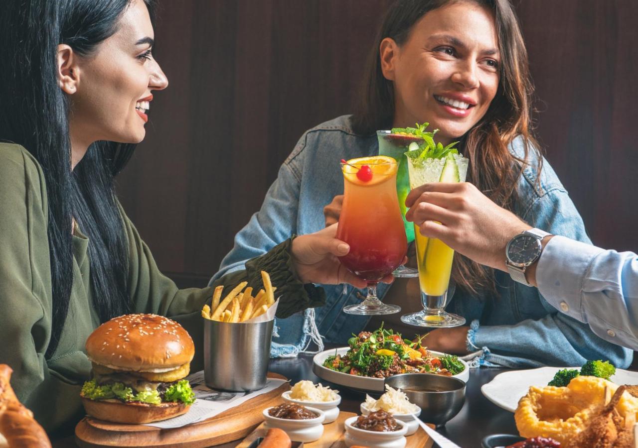 City Centre Rotana Ντόχα Εξωτερικό φωτογραφία A meal at a restaurant