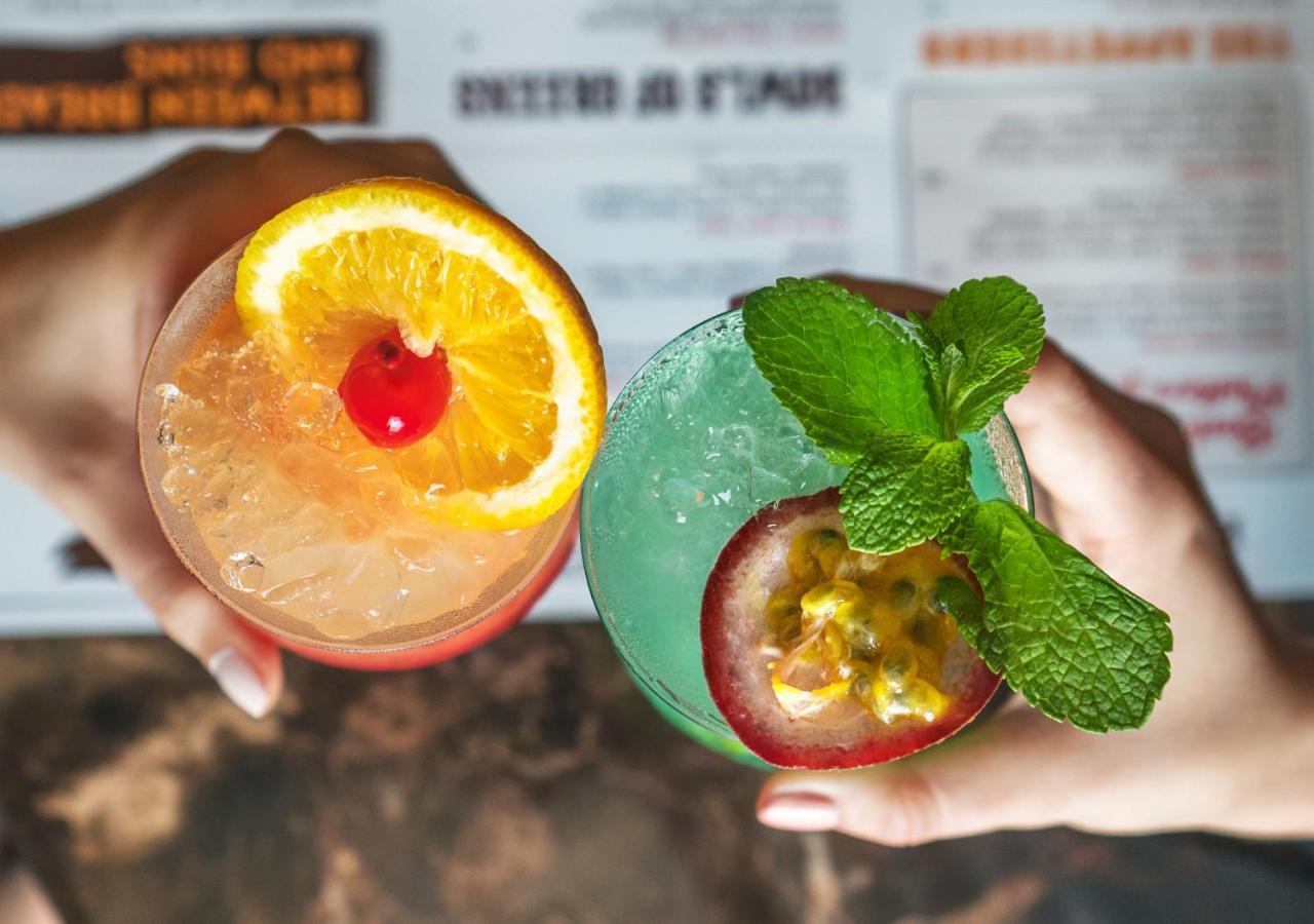 City Centre Rotana Ντόχα Εξωτερικό φωτογραφία Two cocktails