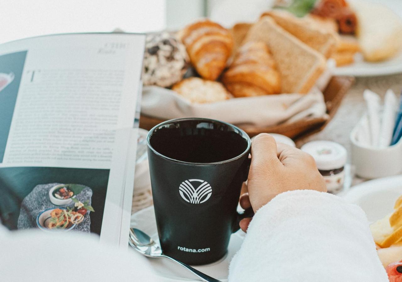 City Centre Rotana Ντόχα Εξωτερικό φωτογραφία A reusable coffee cup