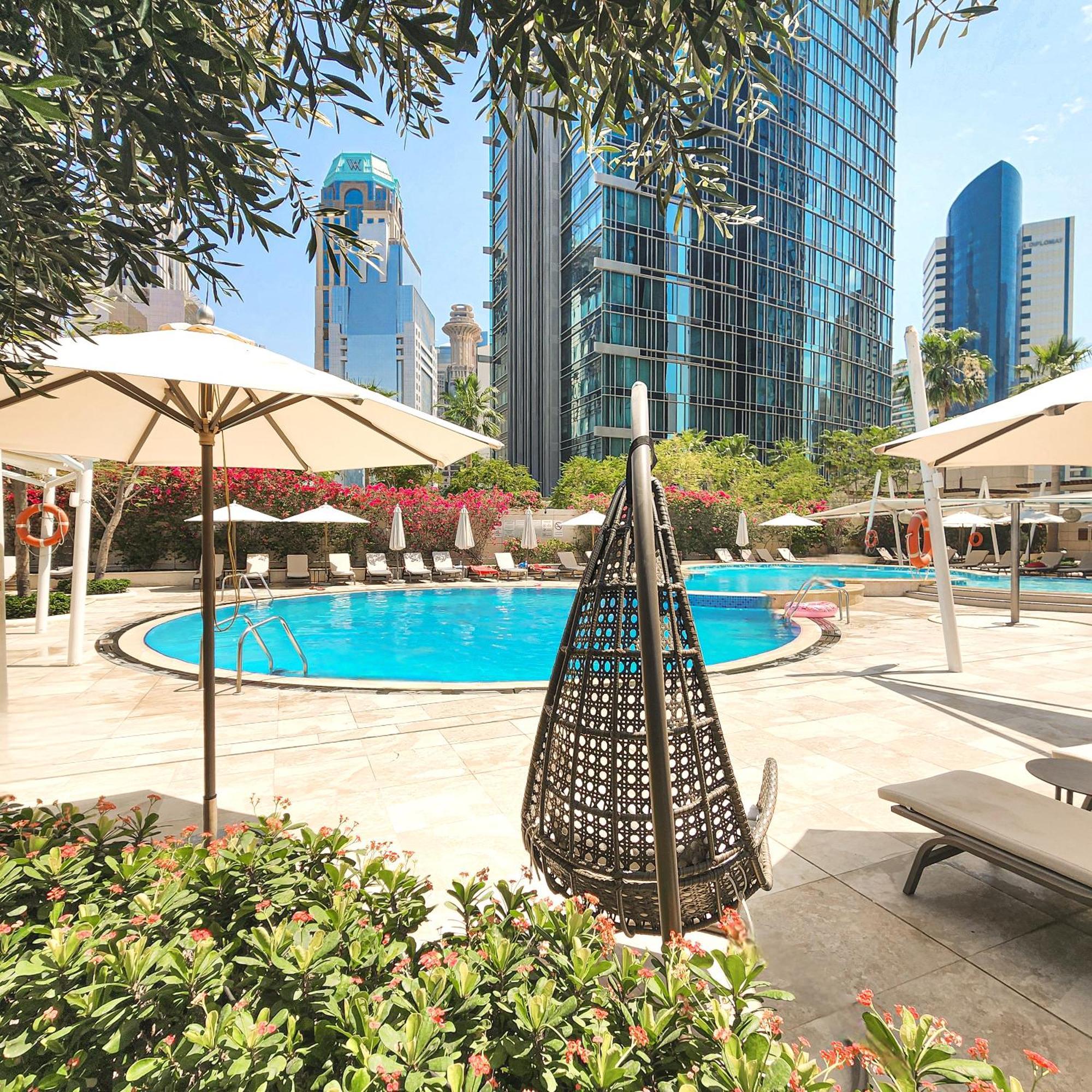 City Centre Rotana Ντόχα Εξωτερικό φωτογραφία The swimming pool at the hotel