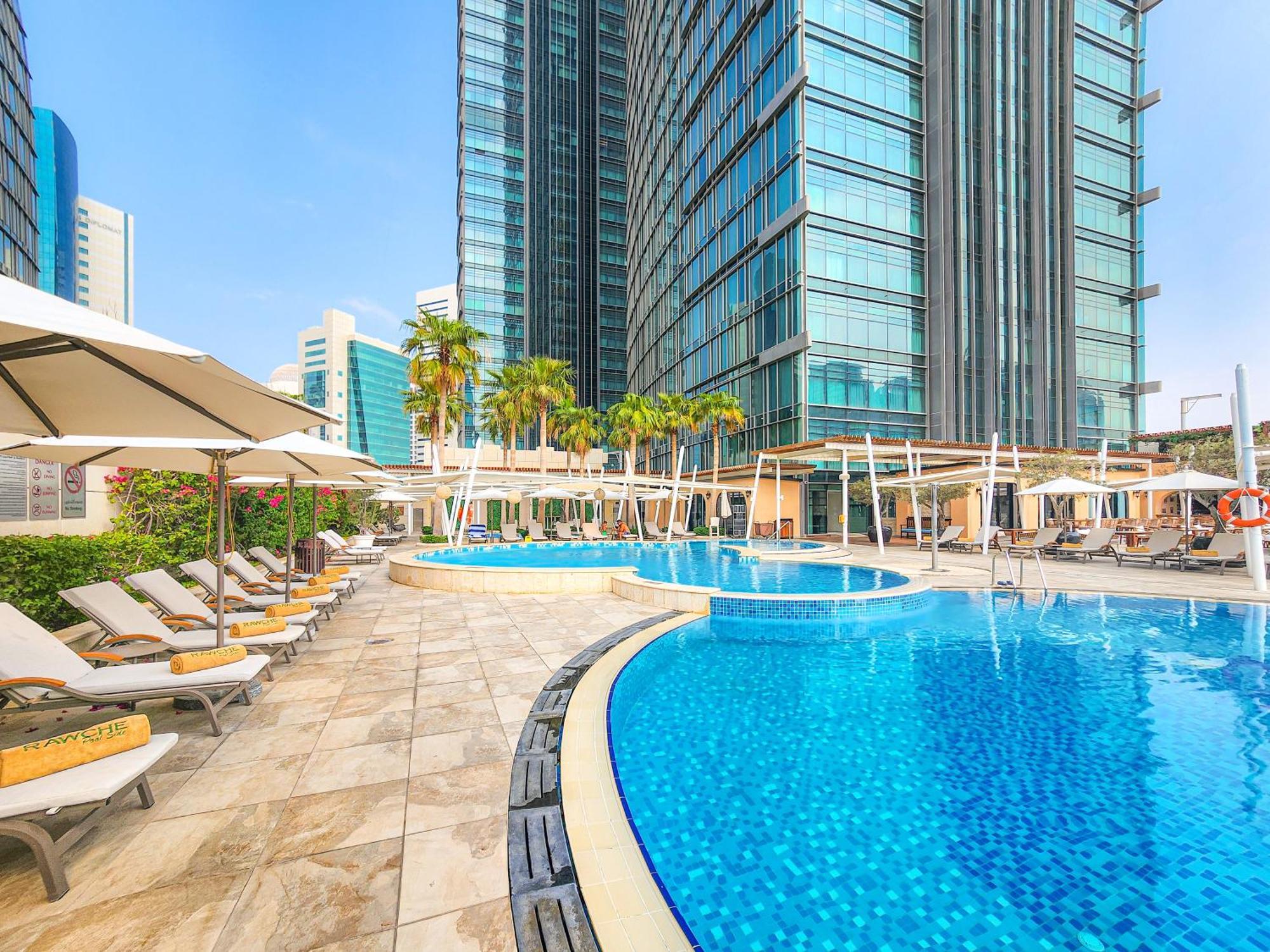 City Centre Rotana Ντόχα Εξωτερικό φωτογραφία The swimming pool at the hotel