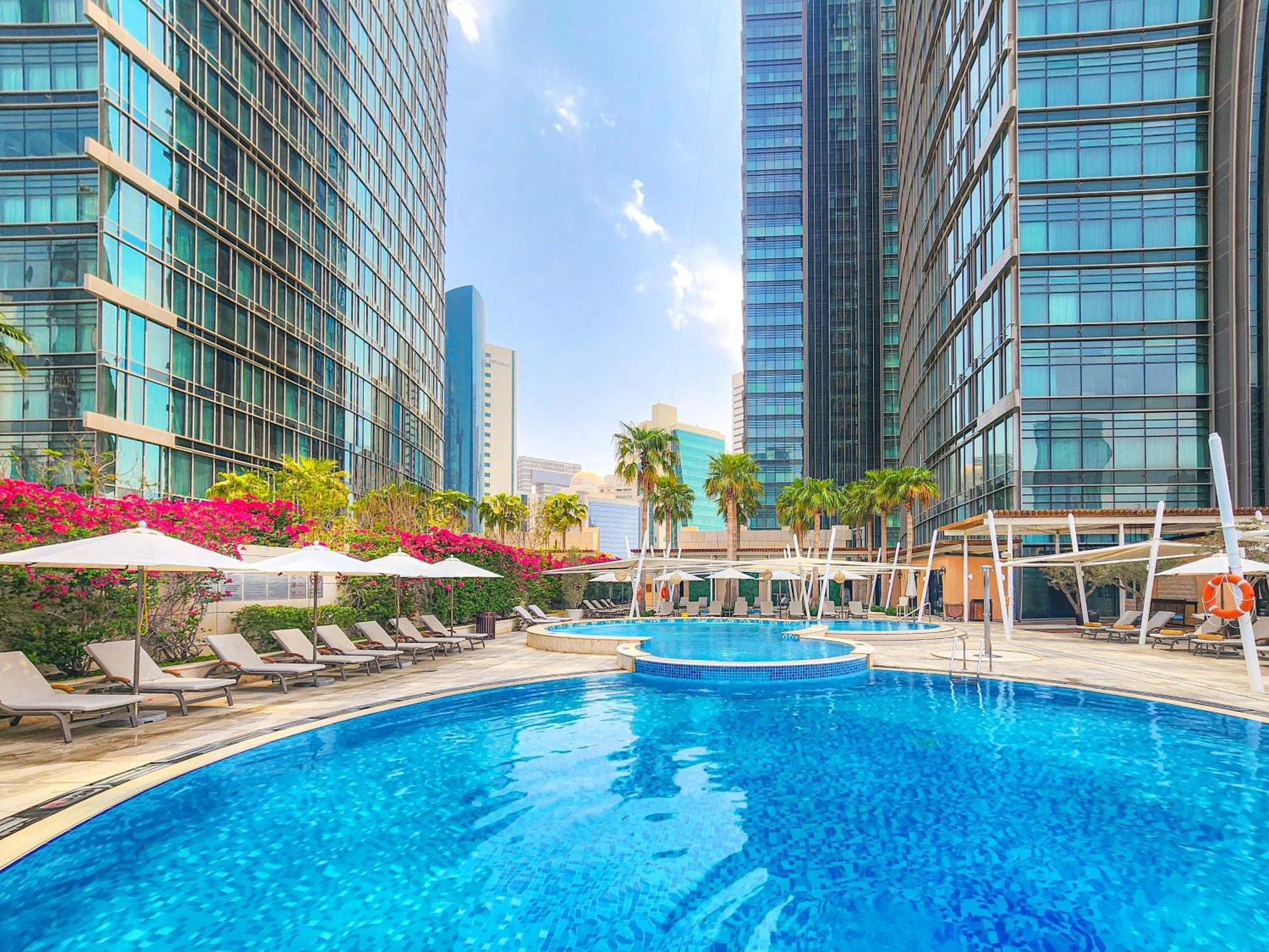 City Centre Rotana Ντόχα Εξωτερικό φωτογραφία The swimming pool at the hotel