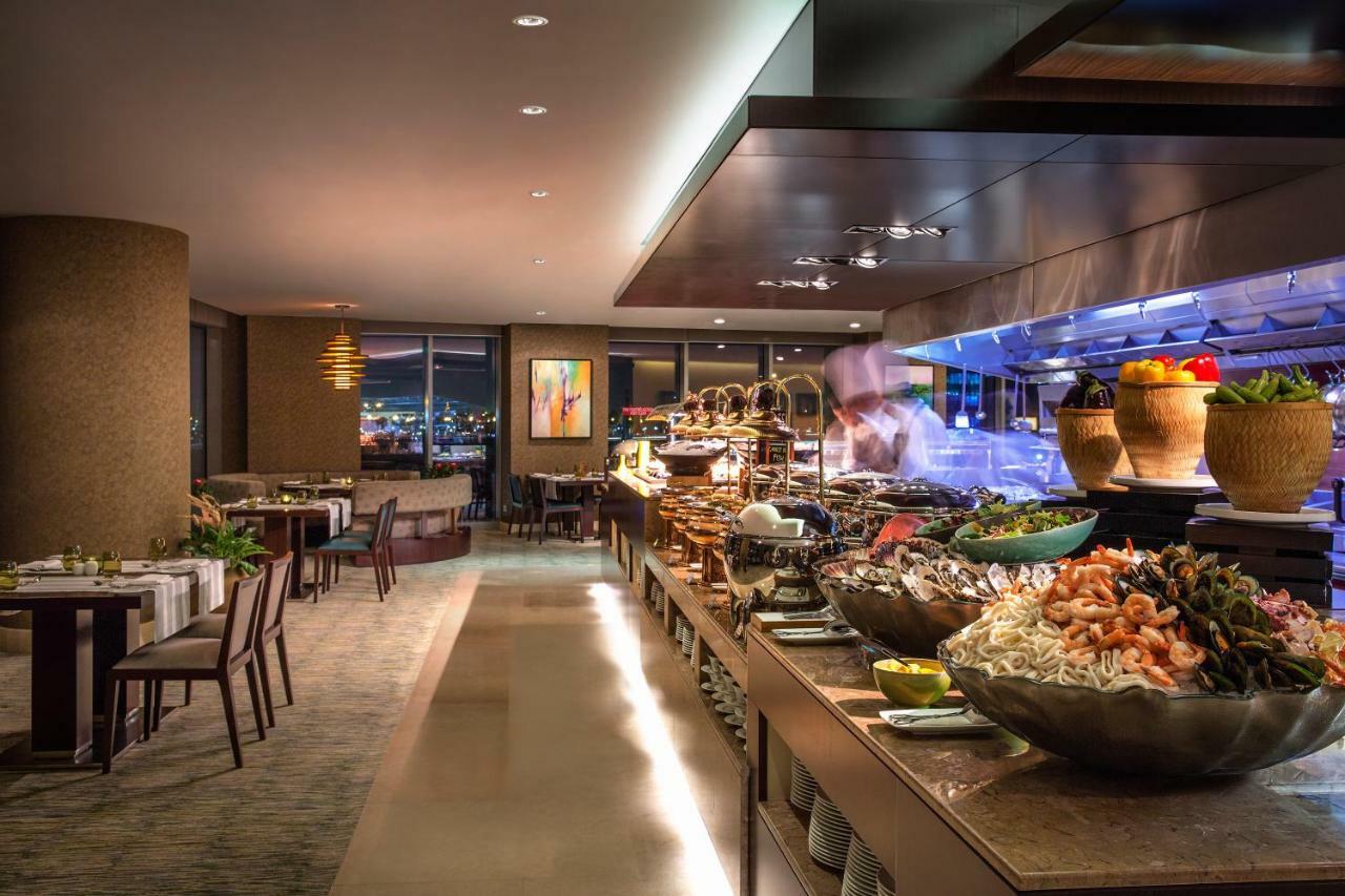 City Centre Rotana Ντόχα Εξωτερικό φωτογραφία The buffet at the restaurant